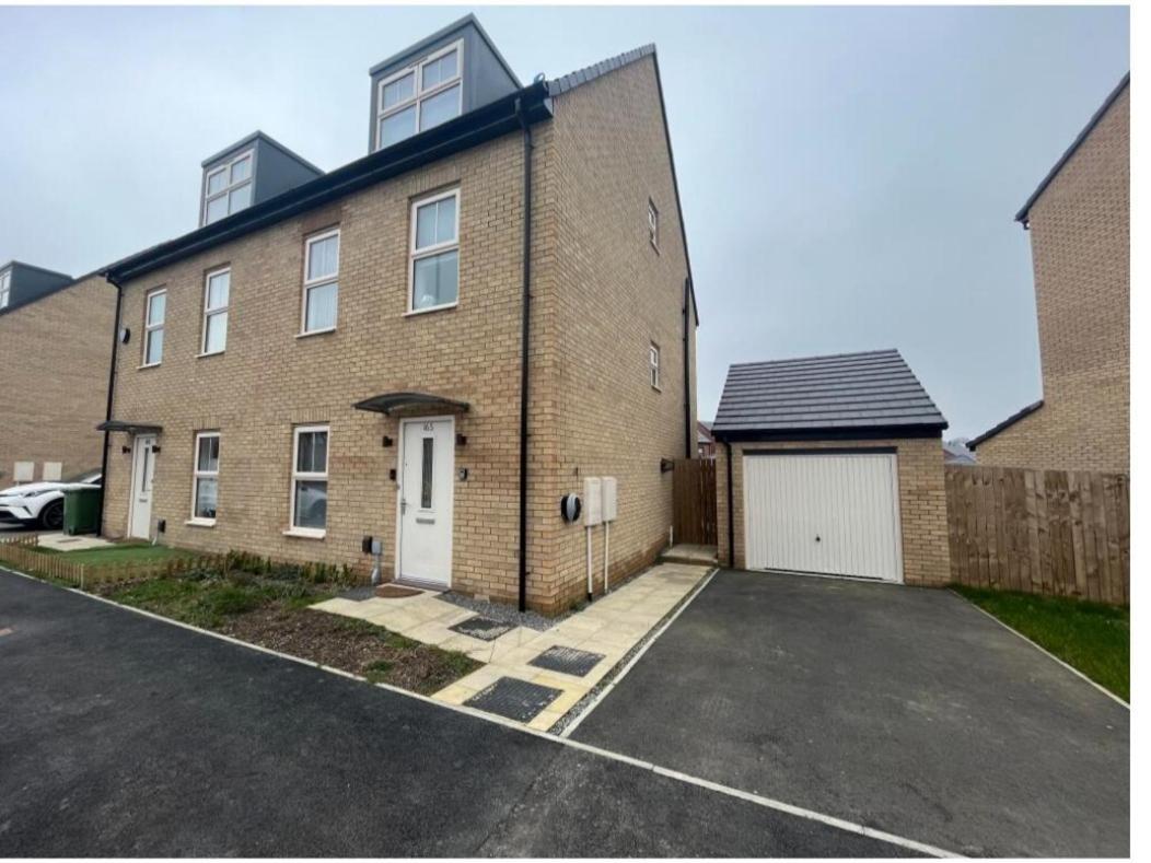 Beautiful New Family Home Leeds  Esterno foto