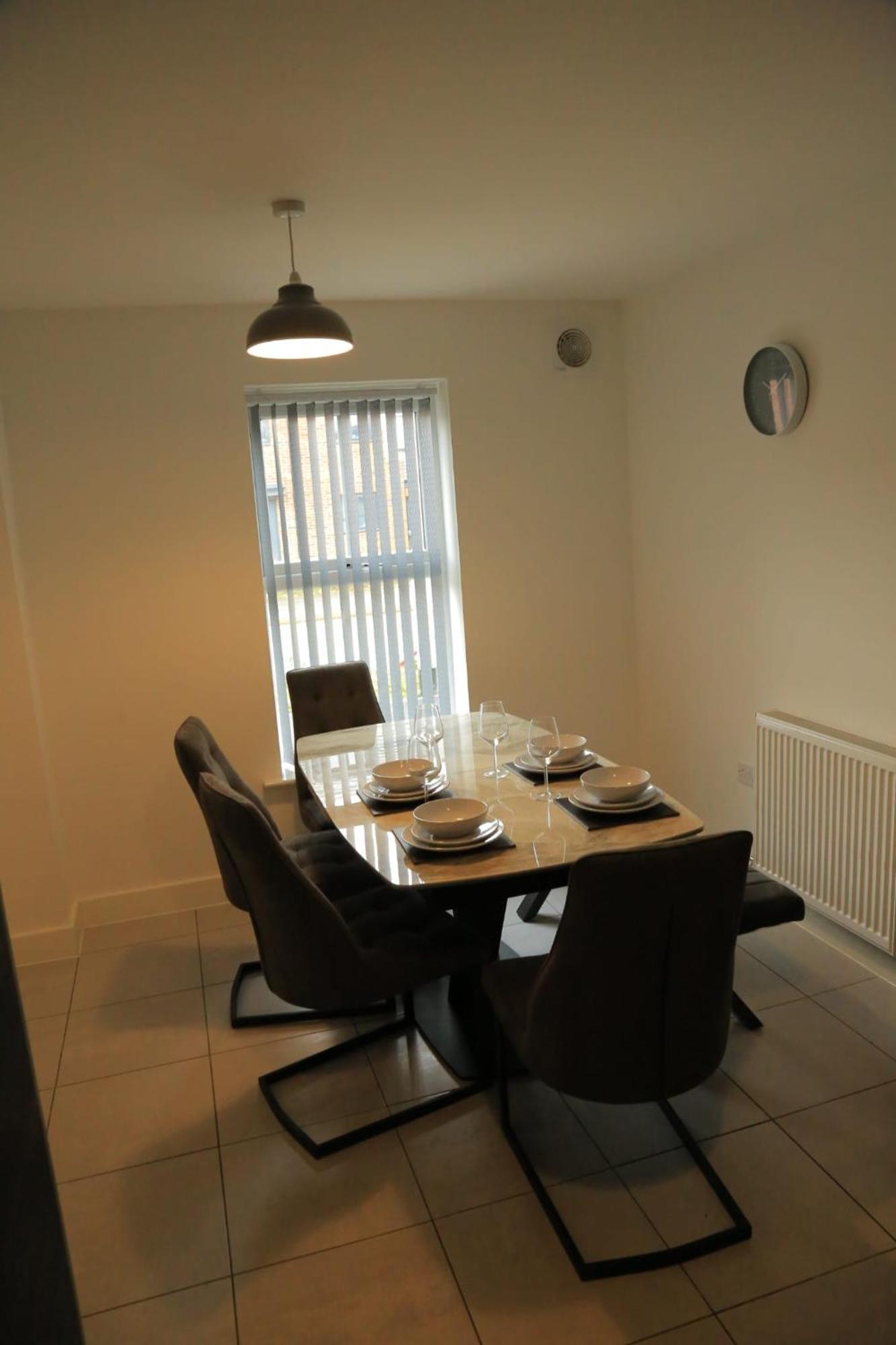 Beautiful New Family Home Leeds  Esterno foto
