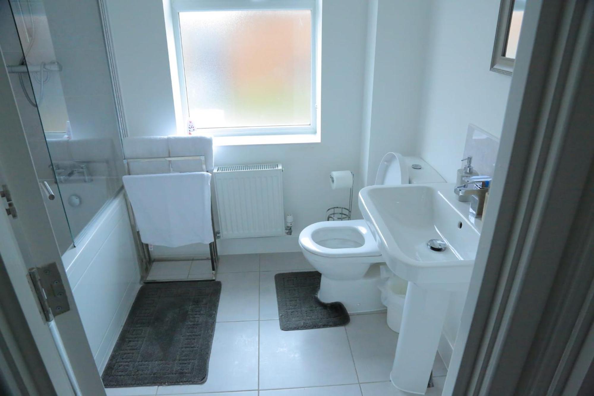 Beautiful New Family Home Leeds  Esterno foto
