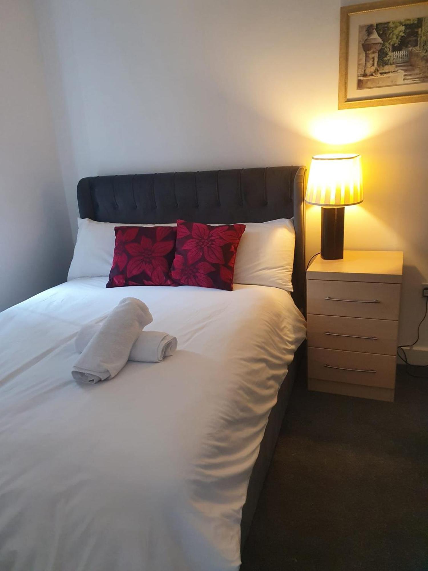 Beautiful New Family Home Leeds  Esterno foto